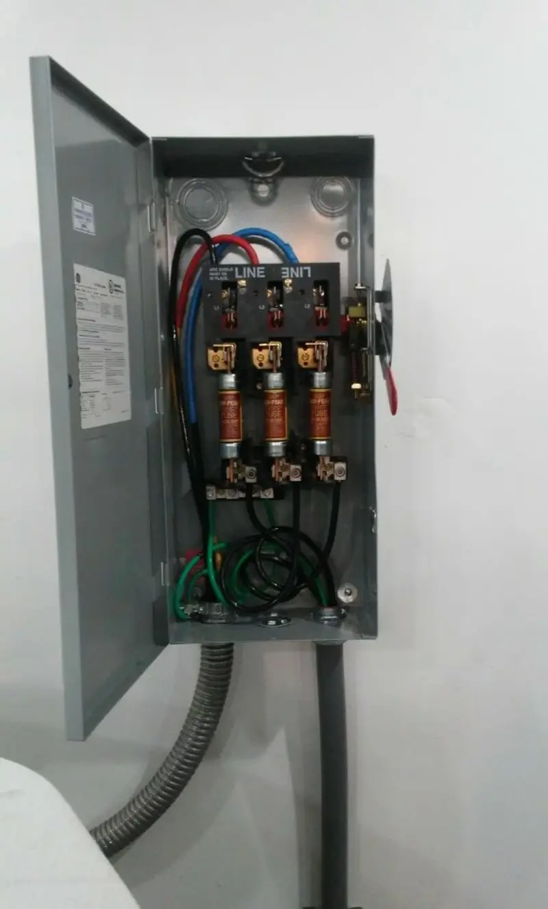 Three-phase disconnect switch installed for Electrical Wiring & Rewiring in Carlyss